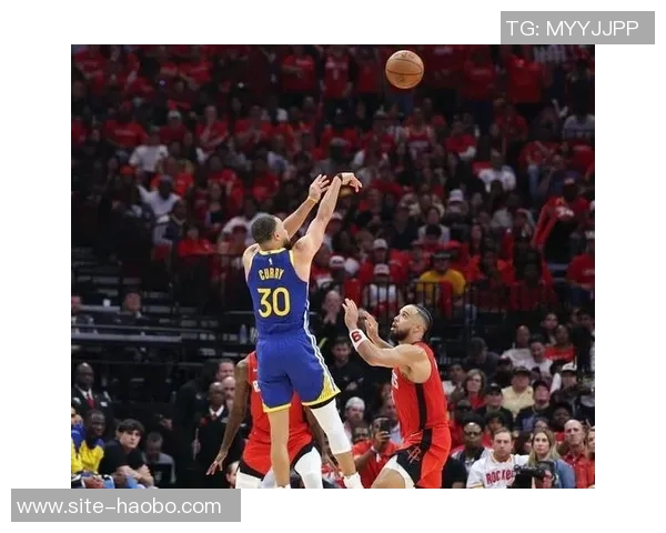 库里揭幕战表现出色16投7中贡献20分4板5助1帽三分球命中率高达50